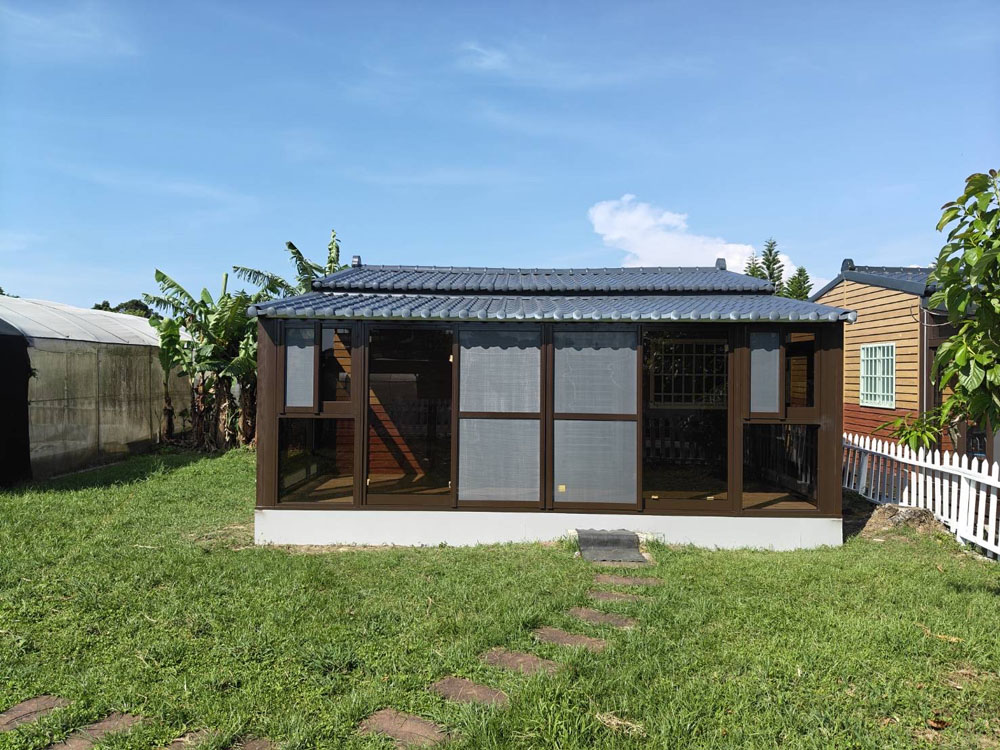 通宵鎮小木屋